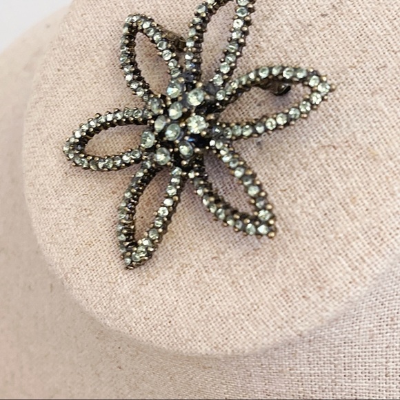 Antique Brass Tone Peridot Green Color Rhinestone Floral Statement Brooch 2 1/4” - Picture 7 of 8